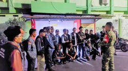 Ciptakan Kamtibmas Kondusif, Babinsa Bersama Aparat Kelurahan Pahoman Gelar Siskamling