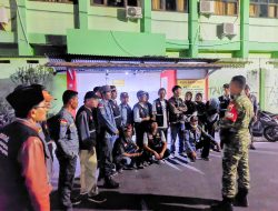 Ciptakan Kamtibmas Kondusif, Babinsa Bersama Aparat Kelurahan Pahoman Gelar Siskamling